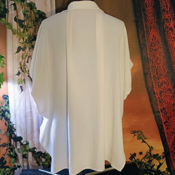 EUC: Sunland17 Sze Large White Oversized Button Down Top - Picture 2 of 4